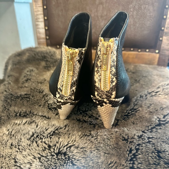 Dolce Vita Harlan Snakeskin Leather heeled Booties size 6.5